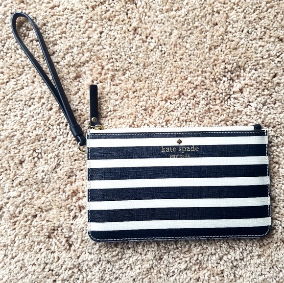 Kate Spade Wristlet - Picture 1 of 5